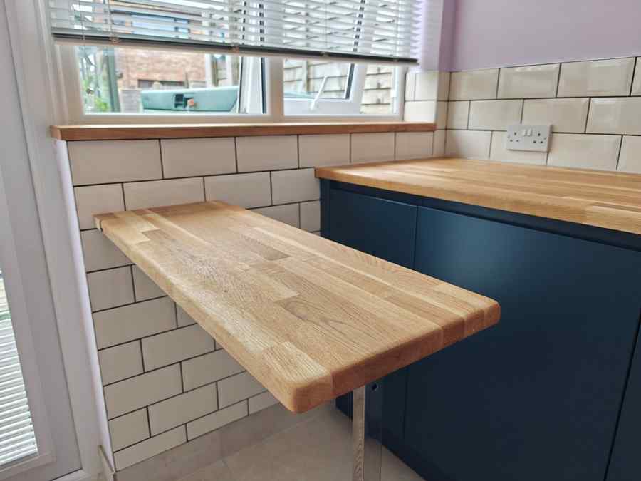 Solid oak worktop & breakfast bar