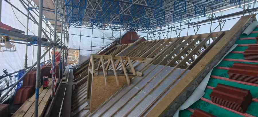 Roof structure & battening under scaffold